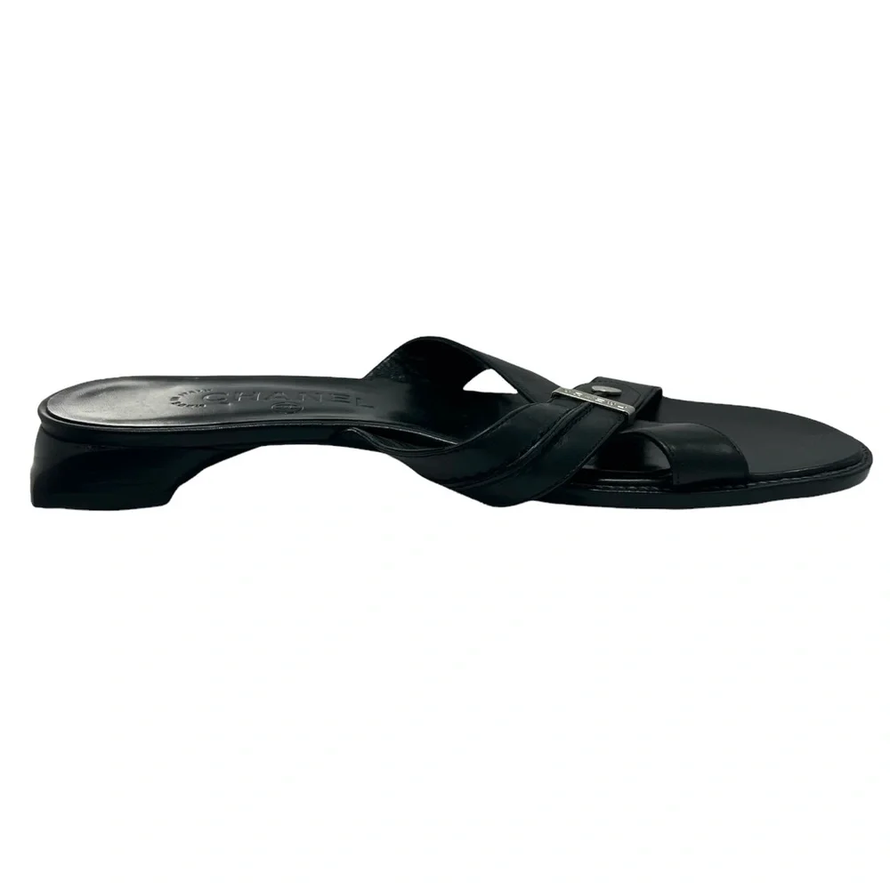 CHANEL BLACK LEATHER CRISS CROSS STRAP SANDAL WITH 1